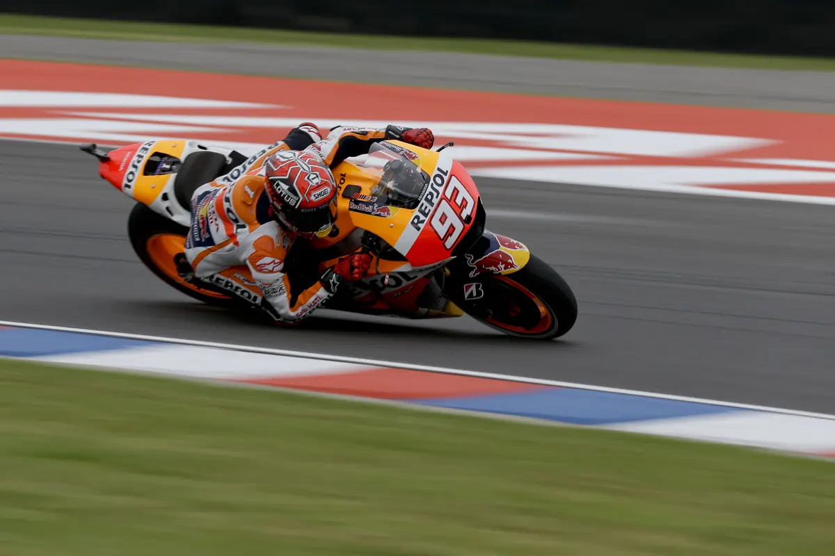 Pebalap MotoGP Mencicipi Aspal Argentina