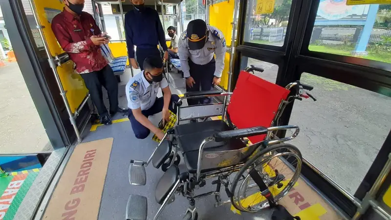 DAMRI Mataram Uji Coba Operasi Bus Disabilitas NTB Gemilang