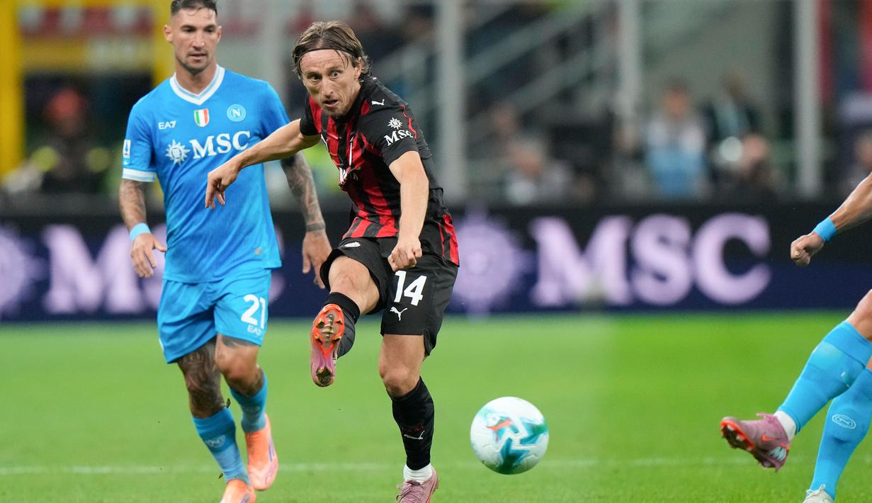 Tambahan tiga poin ini menjadikan AC Milan pemuncak klasemen sementara Serie A dengan raihan 12 poin. (AP Photo/Luca Bruno)