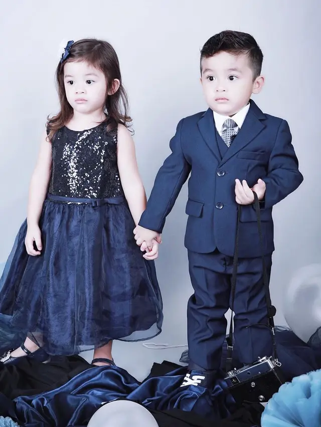 7 Potret Terbaru Zac dan Zoe, Anak Kembar Jonathan Frizzy yang Menggemaskan