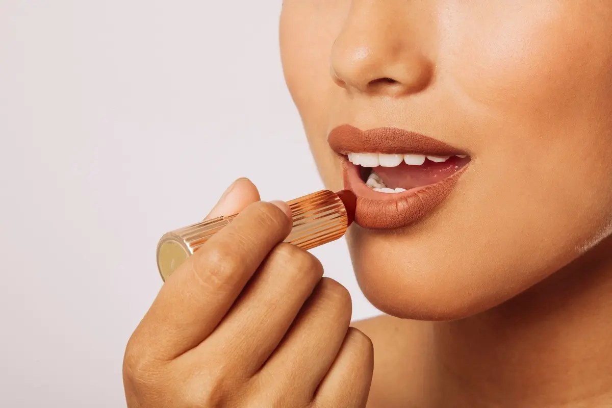 Rekomendasi warna lipstik untuk Kulit Gelap (Foto/Sumber: Freepik)