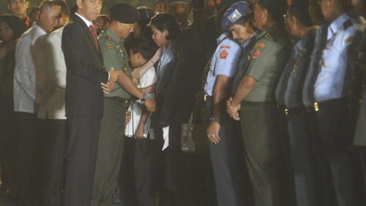 Jokowi pimpin upacara penghormatan 16 jenazah korban Hercules