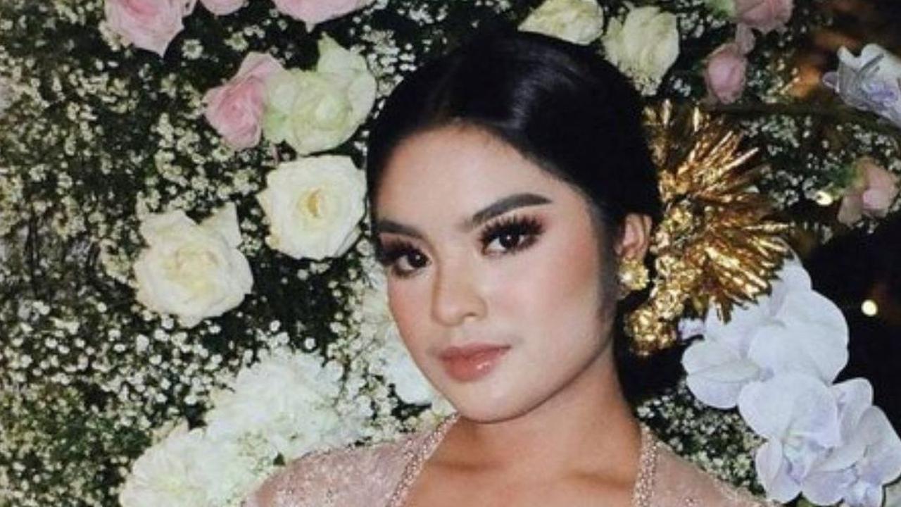 Lahir pada tanggal yang sama dengan Hari Kemerdekaan Indonesia