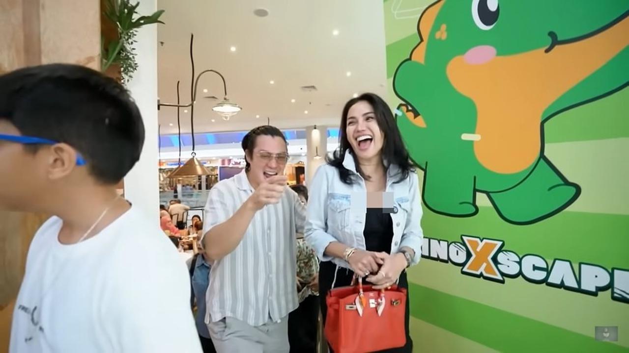 Awal September 2024 lalu, Nikita Mirzani kedapatan menyebut kalau Baim Wong bakal jadi duda. "Ih Baim mau jadi duda, ya Allah Baim. Kapan official-nya Baim?" ujar Nikita Mirzani dikutip dari kanal Youtube Crazy Nikmir Real.