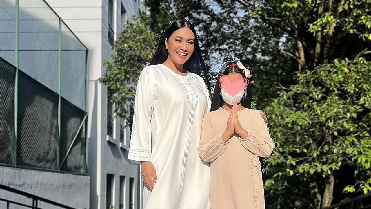 Denada & Aisha Aurum - Credit: instagram.com/denadaindonesia