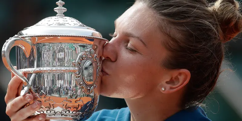 Simona Halep Raih Trofi Grand Slam Pertama