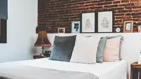 Seprai Hotel Selalu Diselipkan dengan Sangat Rapi, Ini Alasannya
