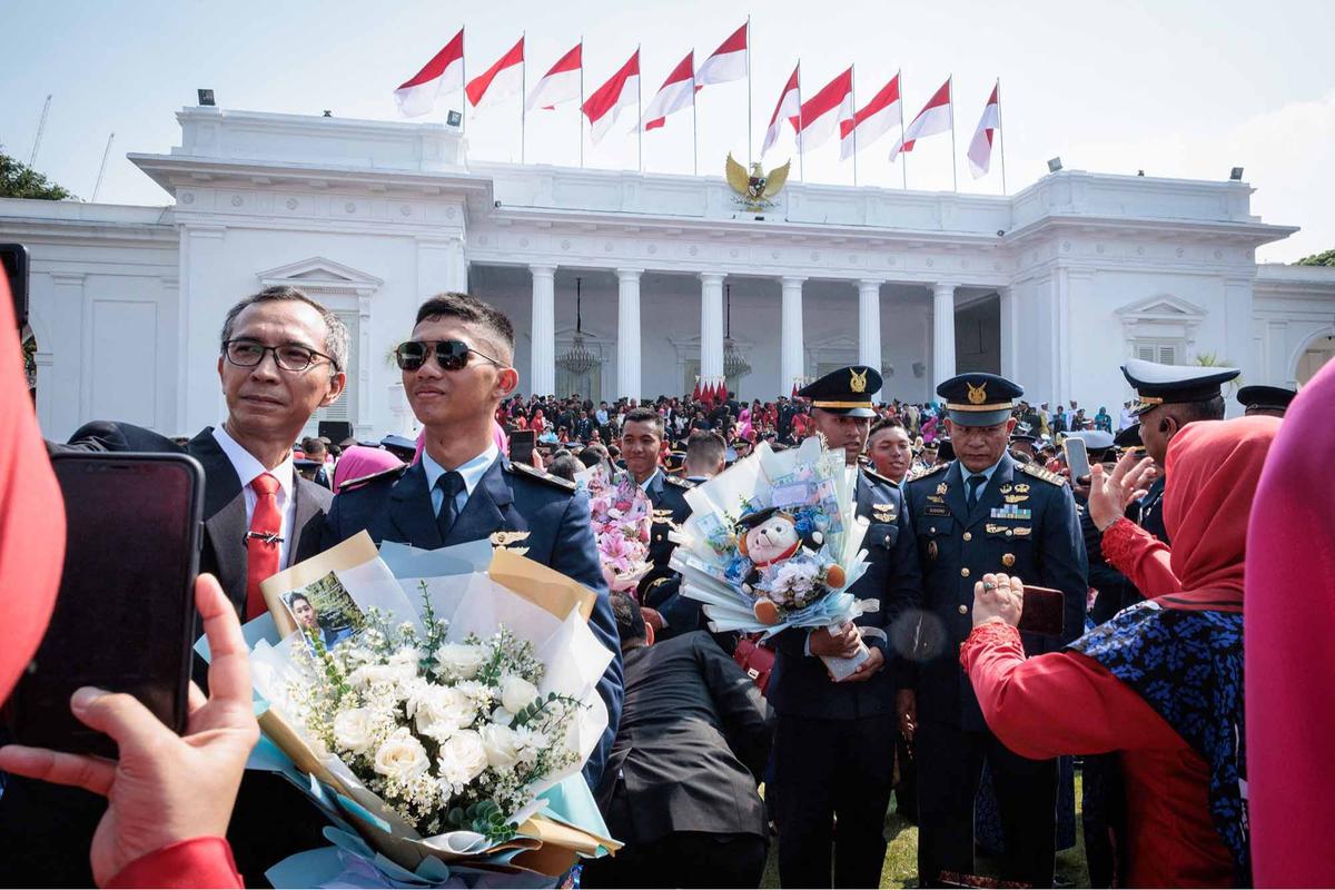 FOTO: Tangis Haru Warnai Pelantikan 2.000 Perwira Remaja oleh Presiden Prabowo