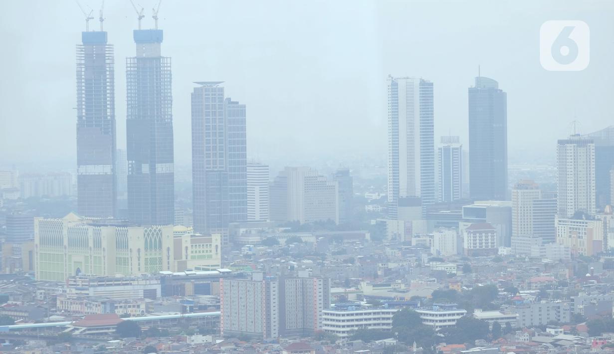 Suasana pemukiman dan gedung pencakar langit diambil dari kawasan Grogol, Jakarta, Rabu (11/11/2020). Perbaikan ekonomi, bahkan sudah terjadi di kuartal III-2020. Di mana pada kuartal ke II-2020 pertumbuhan ekonomi nasional terkontraksi minus 5,32 persen. (Liputan6.com/Angga Yuniar)