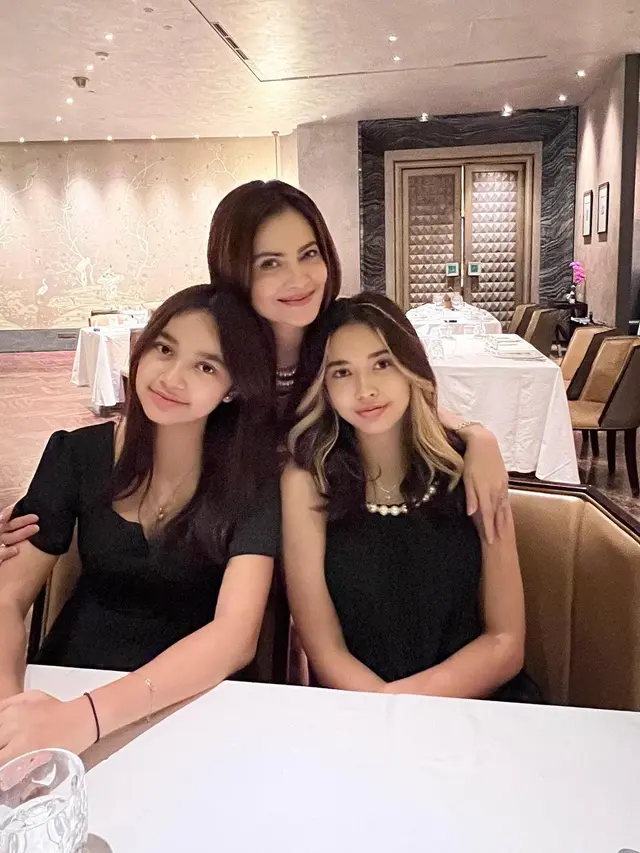 Cut Tari dan Kedua Putri