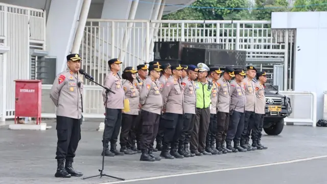 Kapolres Metro Jakarta Pusat Kombes Pol Susatyo Purnomo Condro menerangkan, ribuan personel gabungan disebar di dalam stadion hingga kawasan sekitar GBK.