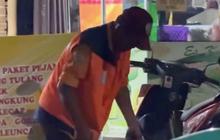 Begini Tukang Parkir Idaman Banyak Orang, Ngasih Uang Lebih dari Rp2 Ribu Ikhlas
