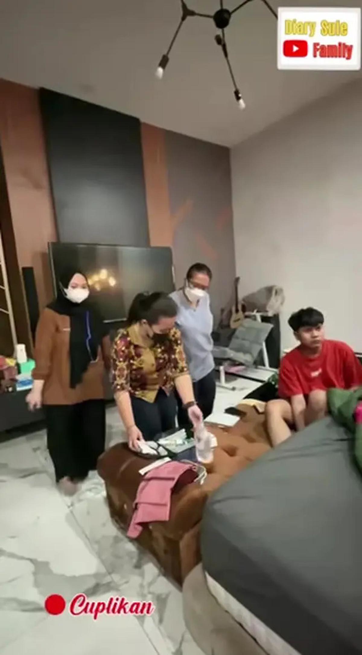 8 Potret Kamar Tidur Sule Selama Dirawat di Rumah, Interior Modern Furnitur Mewah