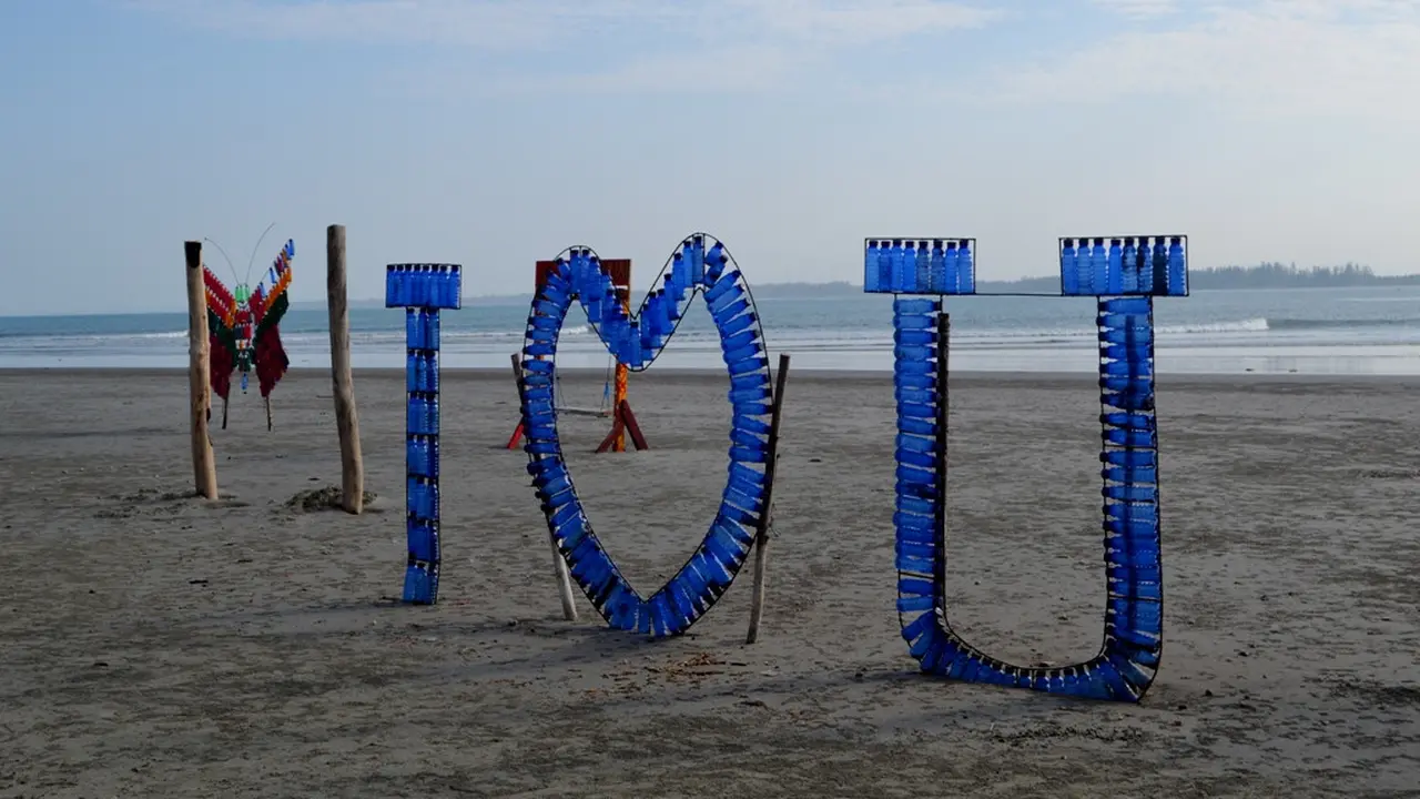 Pagi Penuh Cinta Di Pantai Tapak Paderi Bengkulu