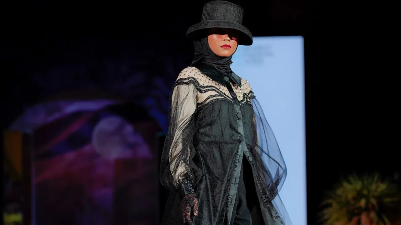 Pakaian Muslim Heaven Lights memperkenalkan koleksi terbarunya bertemakan ‘Quintessence’ Dubai Modest Fashion Week 2021