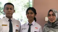 Muhammad Arief Wijaya dan Lestari Puspita Sari, perwakilan dari Sulawesi Tenggara untuk Paskibraka 2019 bersama dengan ibu dari Puspita, Nur Aiyni. (Foto: Liputan6.com/Ratu Annisaa Suryasumirat).