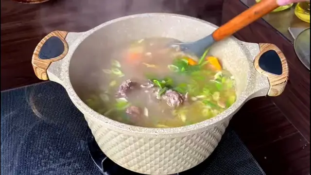 Cara Efektif Kurangi Kandungan Lemak Sop Buntut, Jadi Rendah Kalori