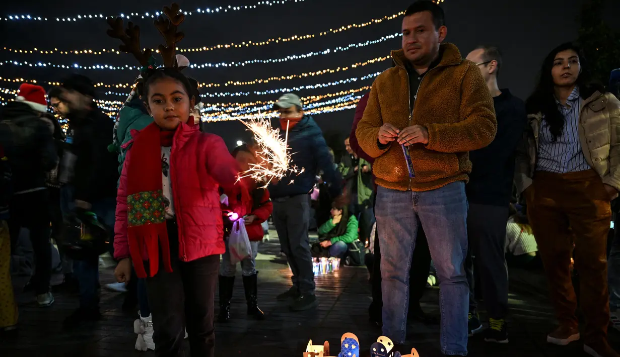 Hari Lilin Kecil adalah perayaan tradisional Kolombia untuk memperingati Kesucian Maria. (Juan BARRETO/AFP)