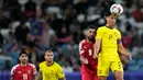 Setelah gol Al-Tamari sempat dianulir VAR, Yordania akhirnya benar-benar memperbesar keunggulan menjadi 3-0 berkat gol kedua Al-Mardi di menit ke-32. Skor 3-0 untuk Yordania bertahan hingga turun minum. (AP Photo/Aijaz Rahi)