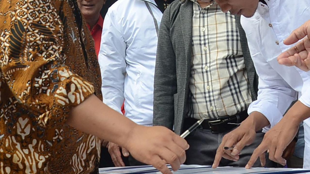 FOTO: Bawaslu dan Perwakilan Parpol Sepakat Komitmen Kampanye Damai Berintegritas di Media Sosial