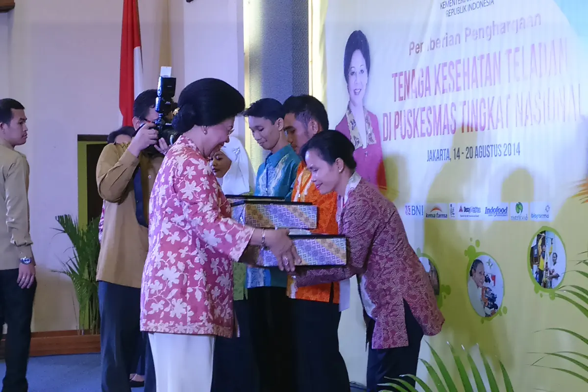 Menkes Anugerahi Penghargaan untuk 135 Tenaga Kesehatan Teladan 