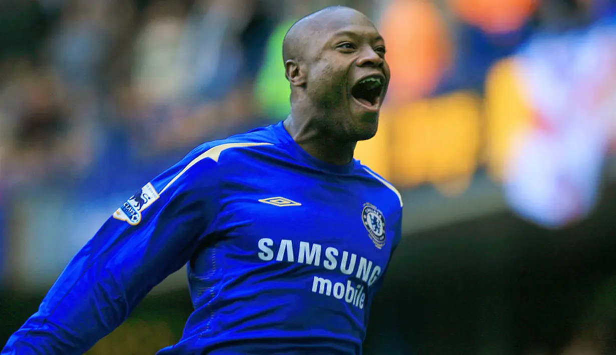 5. William Gallas, bakatnya bersama Marseille terpantau oleh Ranieri, yang membuatnya didatangkan ke Chelsea. Selain The Blues, bek tangguh ini pernah memperkuat Arsenal dan juga Tottenham. (AFP/Odd Andersen)