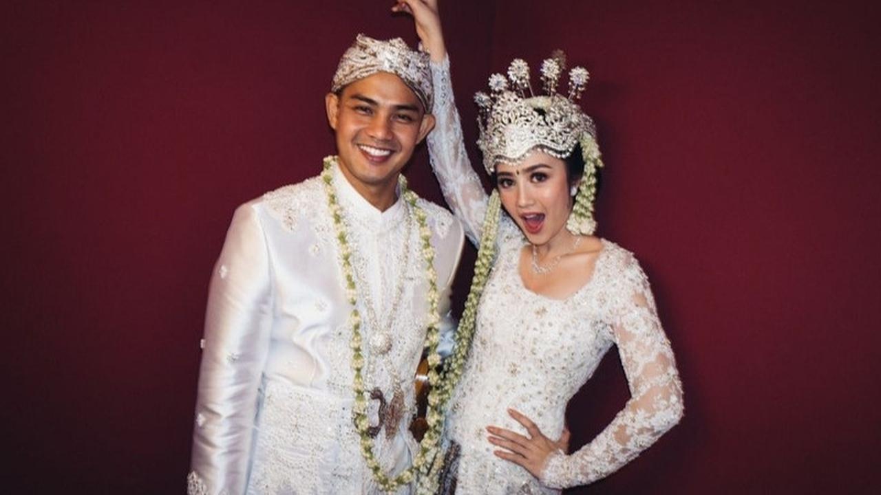 Jarang Tersorot, Potret Ganteng dan Gagah Adik Febby Rastanty yang Pulang ke Indonesia Demi Nikahan Sang Kakak
