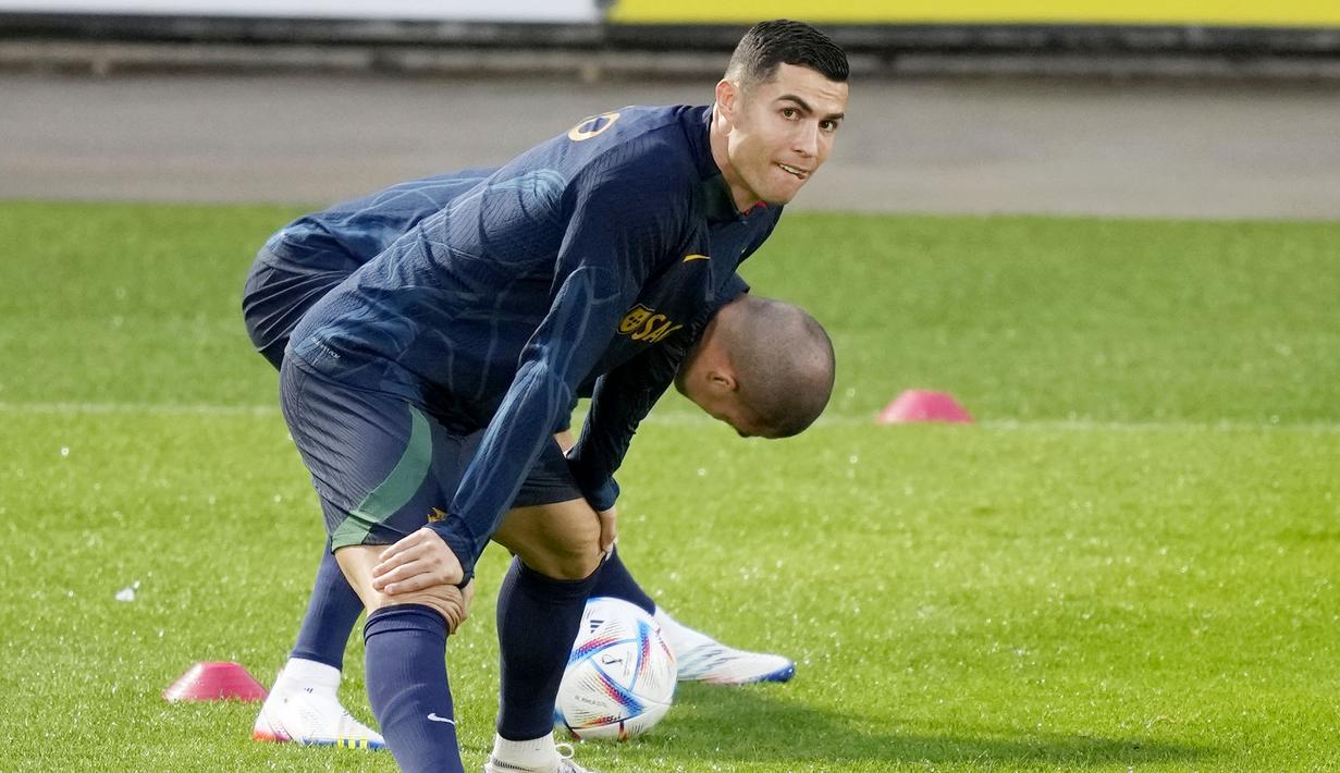 Ronaldo sudah bergabung bersama skuad Portugal dalam persiapan ke Piala Dunia 2022. Dia akan memimpin Selecao das Quinas sebagai kapten tim di Qatar. (AP/Armando Franca)