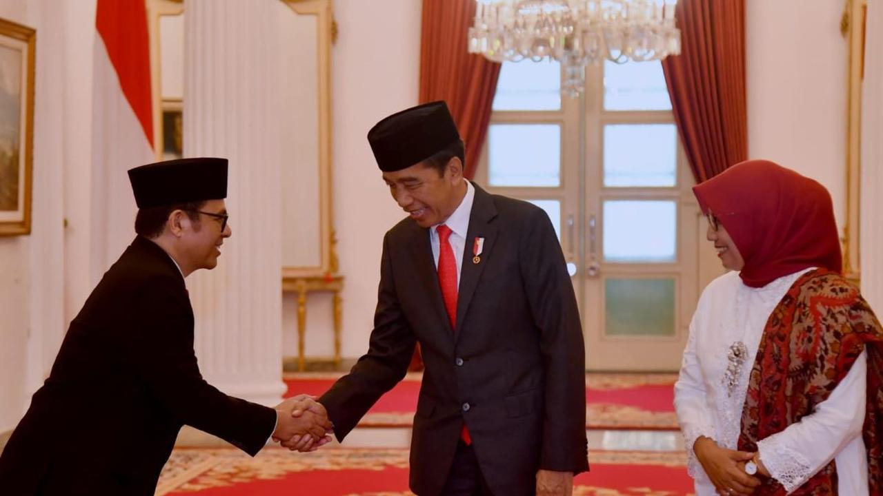 Jokowi sendiri telah melantik Nezar Patria sebagai Wamenkominfo. Alasannya memilih Nizar karena pengalamannya di dunia media.