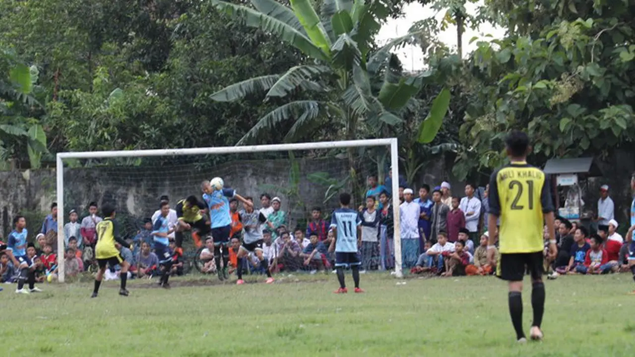 Turnamen sepak bola santri Jombang