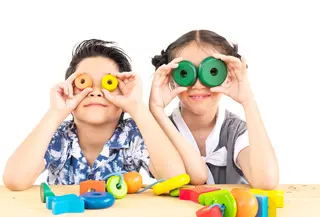 Berkolaborasi dengan Kementerian Pendidikan Dasar dan Menengah dan juga Indonesia Mengajar, program ini akan menjangjkau 7.000 siswa di 7 provinsi. [Dok/freepik.com/jcomp]