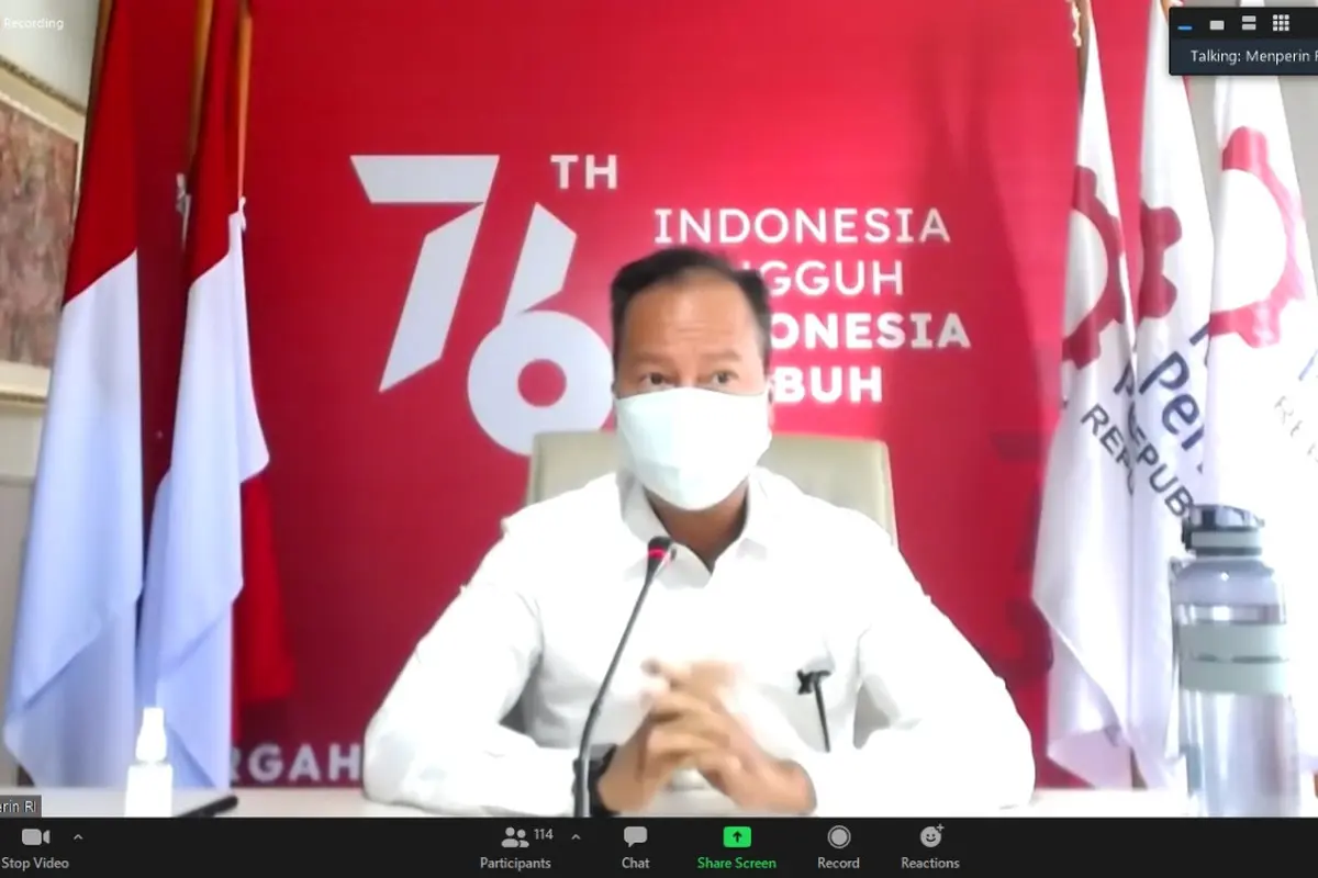 Menteri Perindustrian Agus Gumiwang Kartasasmita