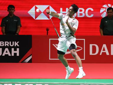 Tunggal putra Indonesia, Alwi Farhan, saat melawan wakil Taiwan, Chi Yu Jen pada laga semifinal Indonesia Masters 2026 di Istora Senayan, Jakarta, Sabtu (24/1/2026). (Bola.com/M Iqbal Ichsan)