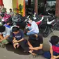 Para anggota geng motor yang menyerang korbannya, ditangkap oleh tim Polrestabes Palembang Sumsel (Liputan6.com / Nefri Inge)
