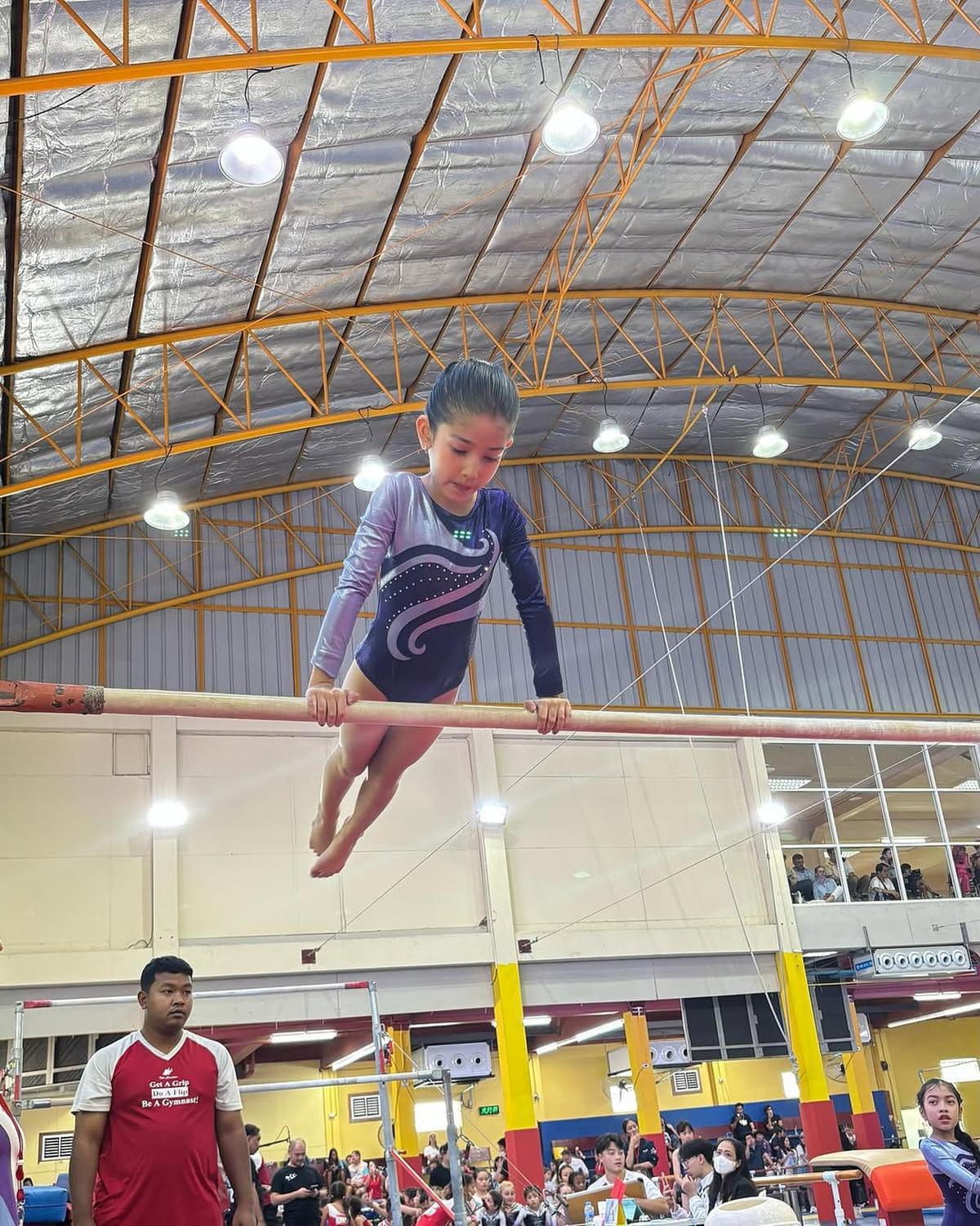 Potret Anak Yasmine Wildblood Raih Medali Emas di Kompetisi Gymnastic di Bangkok
