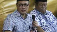 Ketua PP Muhammadiyah Hajriyanto Y. Thohari (kiri) dan Ketua PBNU KH. Marsudi Syuhud (kanan) pada acara bedah buku ''Membela Islam, Membela Kemanusiaan'' di Pesantren Ekonomi Darul Ukhuwah, Jakarta, Jumat (6/4). (Liputan6.com/Arya Manggala)
