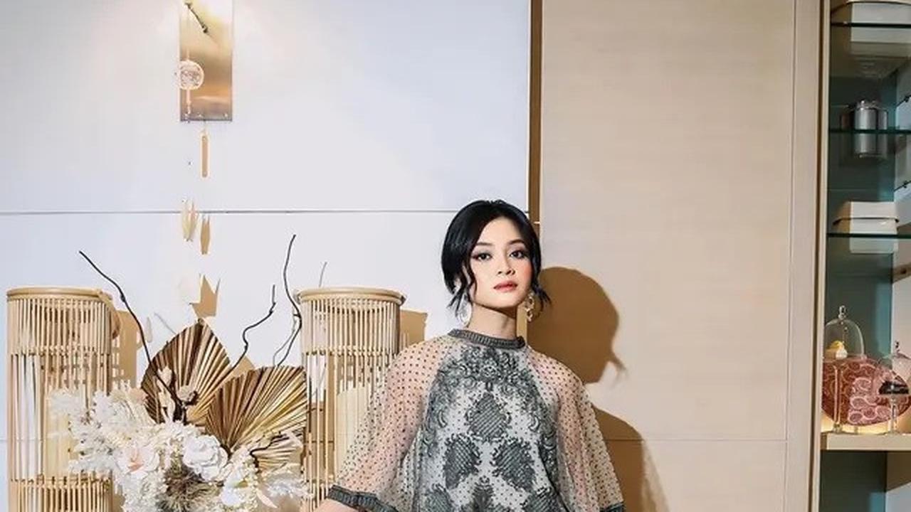 Inspirasi Gamis Lebaran 2025, Dari Plisket Futuristik hingga Renda Feminin