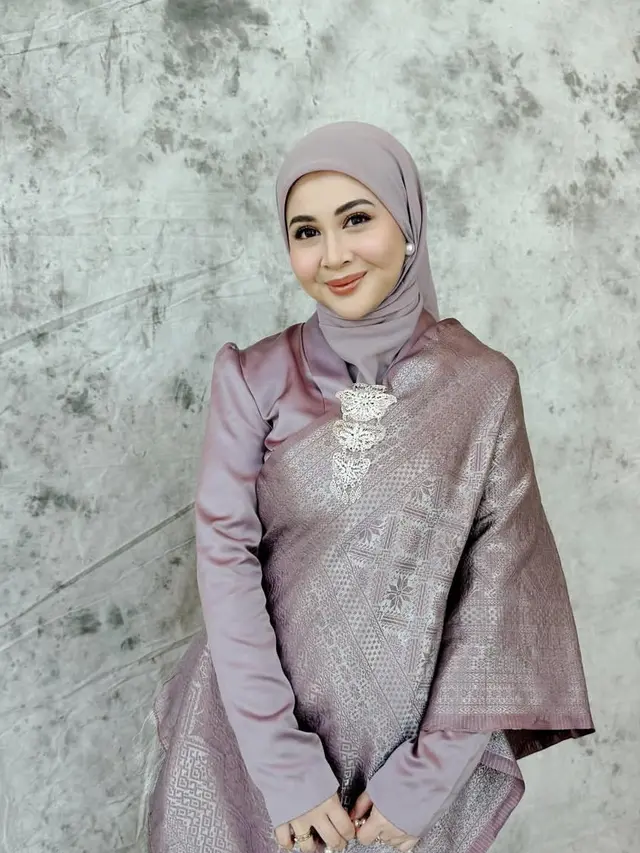 Makeup  Kesha Ratuliu saat Jadi Bridesmaids. [@kesharatuliu05]