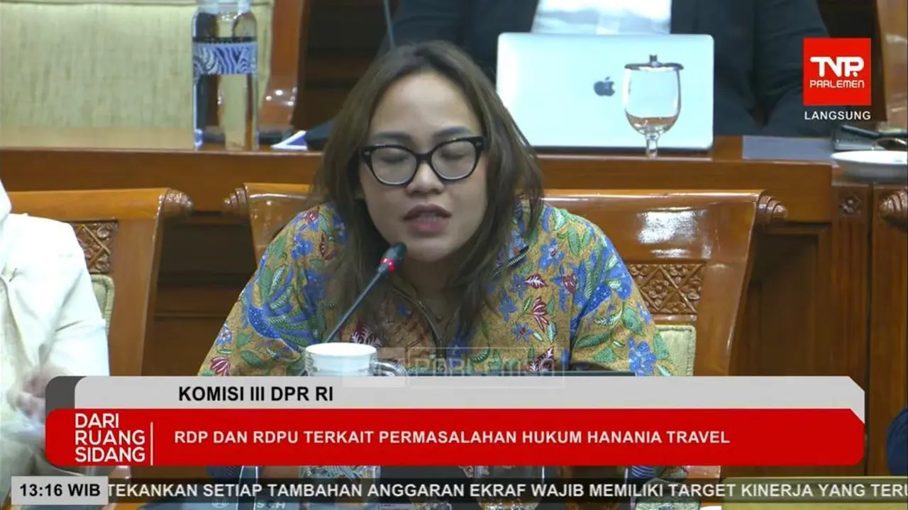 Perwakilan korban Haninia Travel, Uli Amelia Septriani di Komisi III DPR.