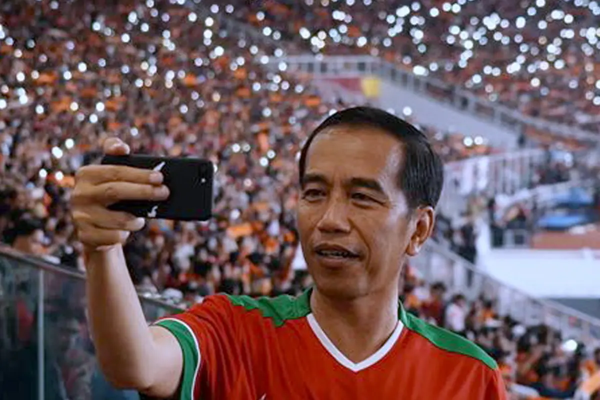 Presiden Jokowi Nge Vlog di Final Piala Presiden