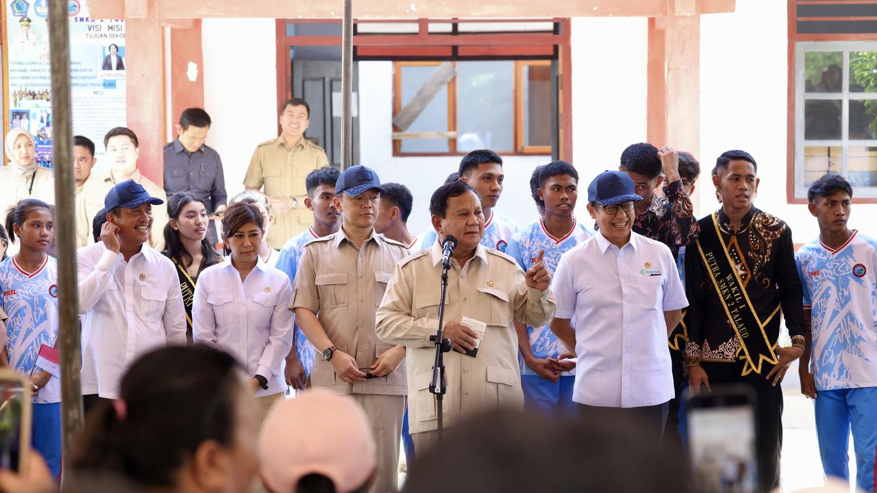 Perkuat Konektivitas Digital, Pemerintah Beri Bantuan Starlink dan Ponsel Pintar untuk Semua KK di Miangas