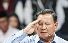 Sosok Relawan Prabowo-Gibran Curi Perhatian Emak-Emak, Parasnya jadi Sasaran Foto Bareng