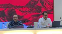 Juru Bicara Kementerian Luar Negeri RI Teuku Faizasyah (kiri) dan Dirjen Pelindungan WNI dan BHI Judha Nugraha (kanan) dalam press briefing Jumat (10/2/2023). (Liputan6/Benedikta Miranti)