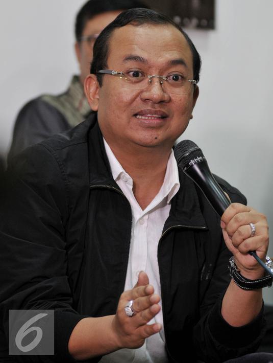 Priyo Budi Santoso saat menemui Akbar Tandjung di Jakarta, Kamis, (7/1/2016). Priyo mendesak pelaksanaan Munas Partai Golkar secepatnya untuk konsolidasi dan penyelamatan Partai Golkar. (Liputan6.com/Johan Tallo)