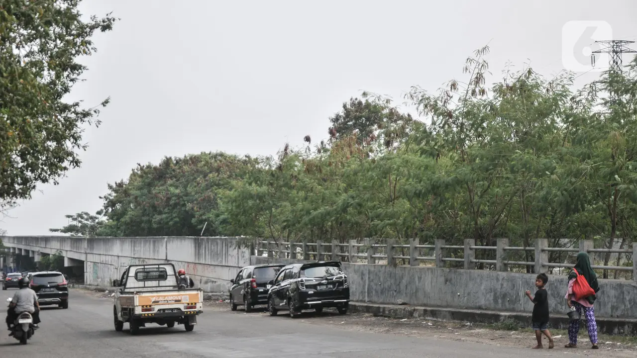 Proyek Jalan Layang Non-Tol (JLNT) mangkrak karena mantan Gubernur Anies Baswedan mengeluarkan Peraturan Gubernur Nomor 31 Tahun 2022. Hal itu disampaikan Anggota Fraksi PSI DPRD DKI Jakarta Justin Adrian.
