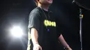 Vokalis grup band Guyon waton saat tampil pada perhetan Pekan Gembira Rakyat (PGR) Volume 7 di Parkir Barat Area Pekan Raya Jakarta, Minggu (12/5/2024). (Liputan6.com/Helmi Fithriansyah)