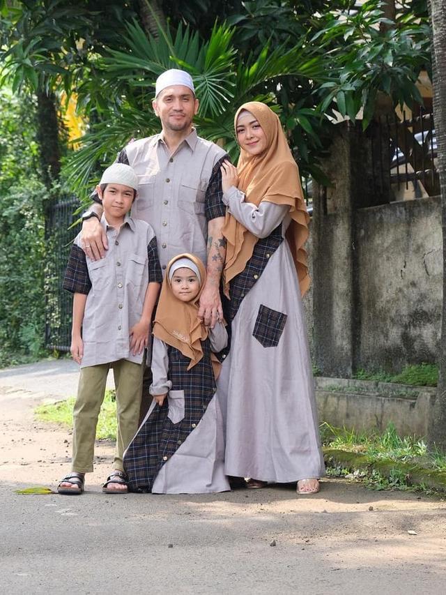 Potret Gary Iskak dengan Baju Muslim, Berjenggot dan Pakai Peci