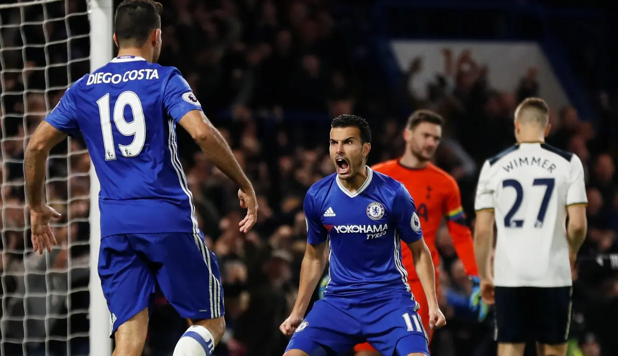 Chelsea meraih kemenangan 2-1 atas Tottenham Hotspur pada pertandingan pekan ke-13 Premier League yang berlangsung di Stamford Bridge, Sabtu (26/11/2016). Pedro mencetak satu gol Chelsea. (Reuters/Stefan Wermuth)