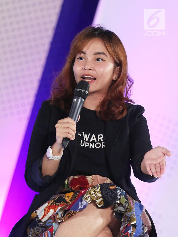 CO Founder & Heado of Marcomm Warunk Upnormal,  Cindy Alvionita Bahder berbagi tips untuk menjadi entrepreneur kepada peserta Emtek Goes to Campus (EGTC) 2018 di Universitas Gadjah Mada, Yogyakarta, Kamis (18/10). (Liputan6.com/Herman Zakharia)