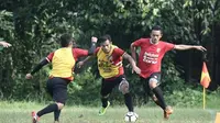 Pemain anyar Bali United, Taufik Hidayat, saat mengikuti sesi latihan bersama Serdadu Tridatu, Selasa (19/12/2017). (Dok. Bali United)